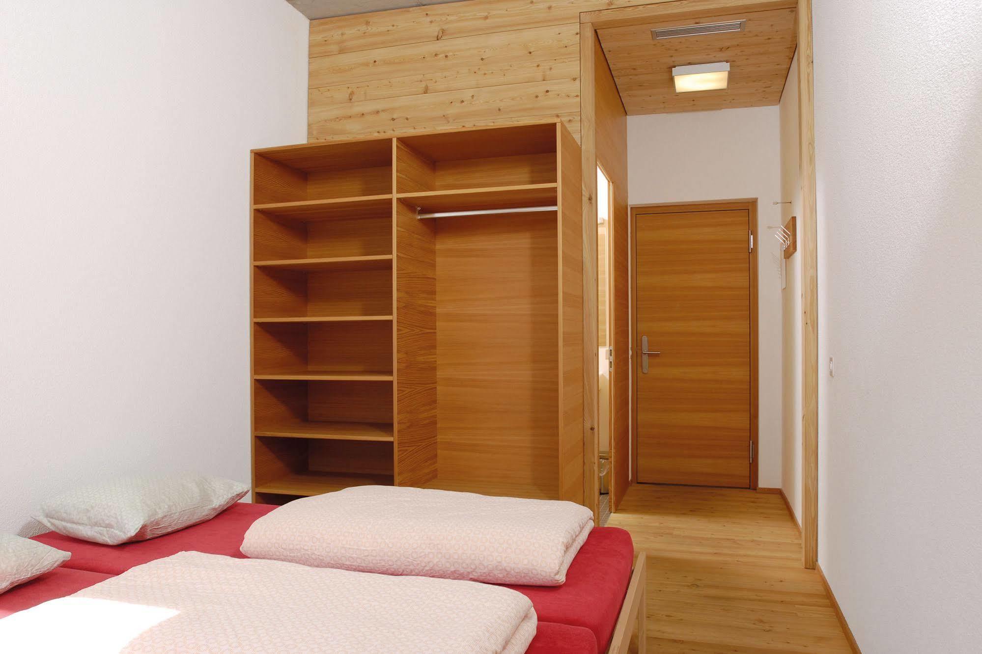 Scuol Youth Hostel Exteriör bild