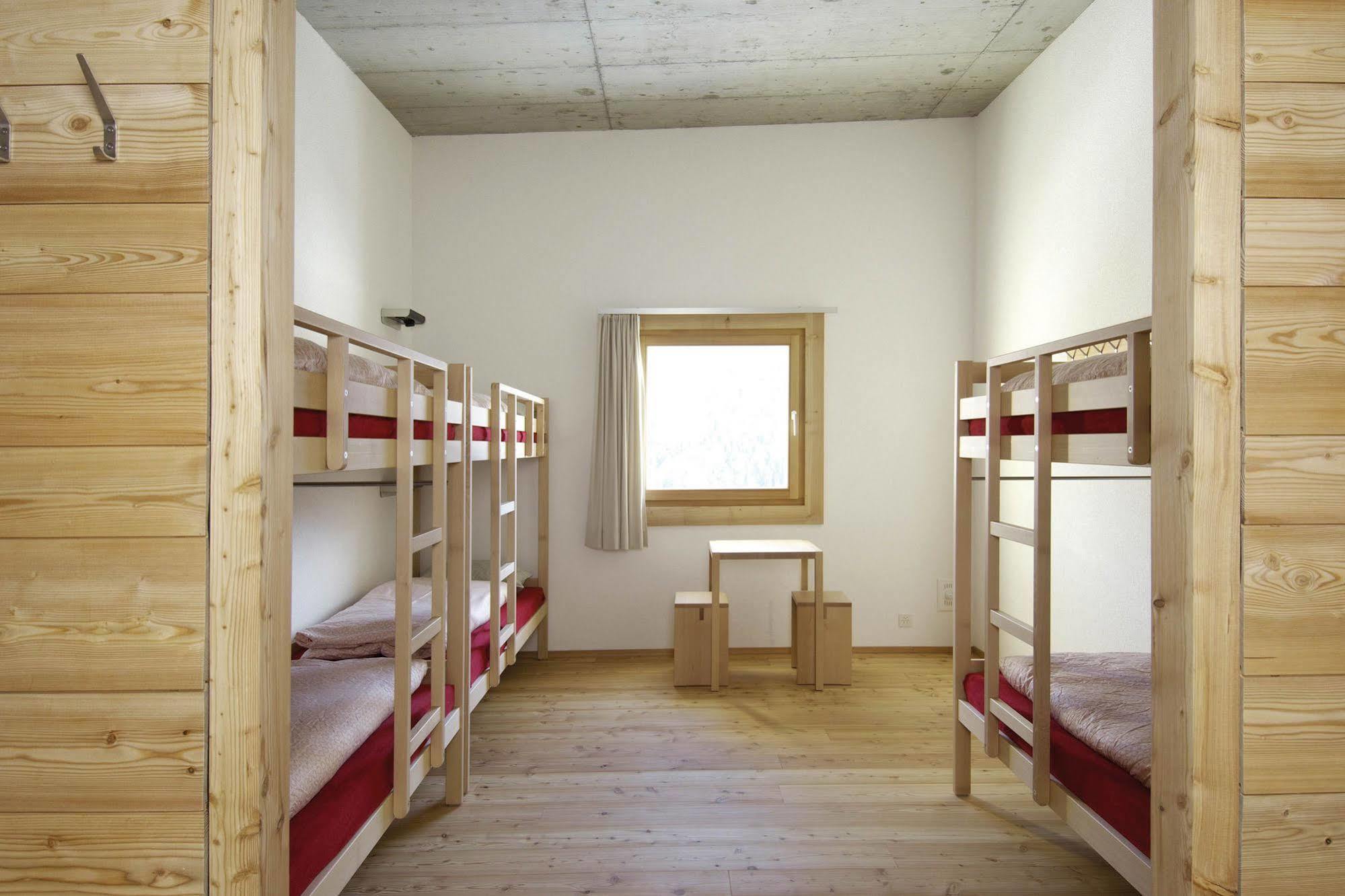 Scuol Youth Hostel Exteriör bild