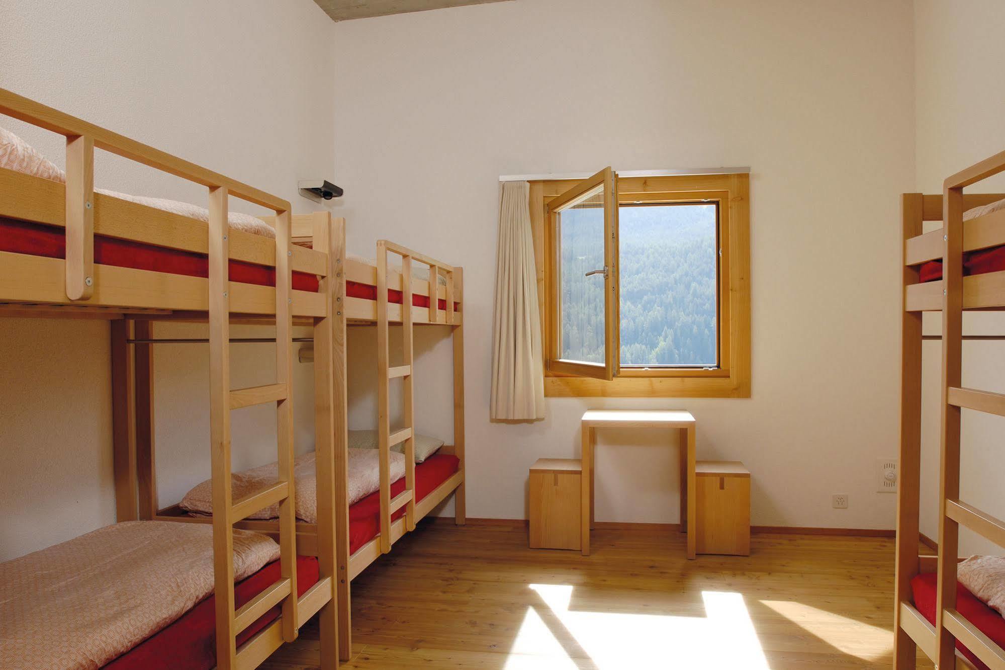 Scuol Youth Hostel Exteriör bild